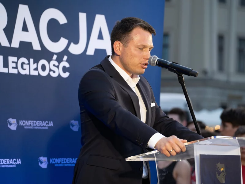 Sławomir Mentzen przed rosyjską ambasadą. Tak przebiegała demonstracja Konfederacji