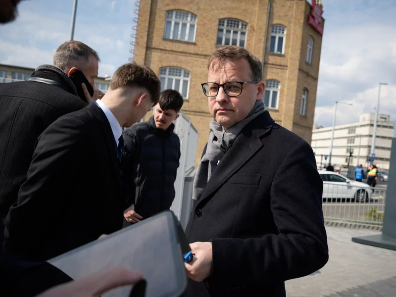 Romanowski reaguje na przegraną Orbana. „Nie będę zdradzał nowego adresu”