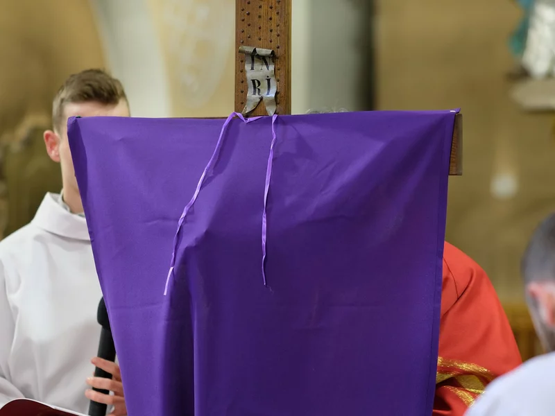 Czy katolik może kupić mięso w piątek? „Spowiednik gwiazd” wyjaśnia wątpliwości