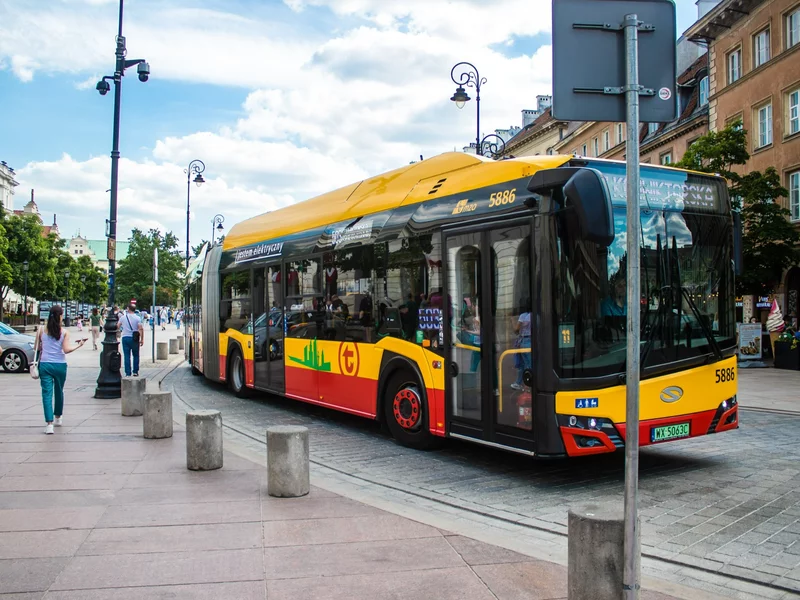 Kierowcy ZTM walczą z absurdalnym wymogiem. Warszawiacy zaskoczeni widokiem w autobusie