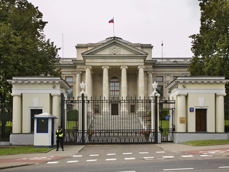 Obchody Dnia Zwycięstwa w Warszawie. Rosyjska feta z udziałem byłego posła PiS