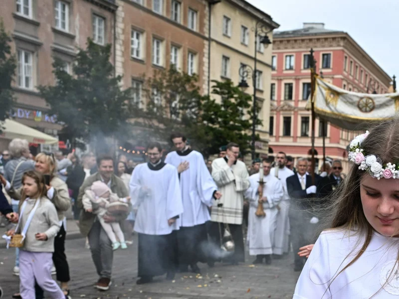 Boże Ciało 2026. Czy trzeba iść do kościoła i uczestniczyć w procesji?
