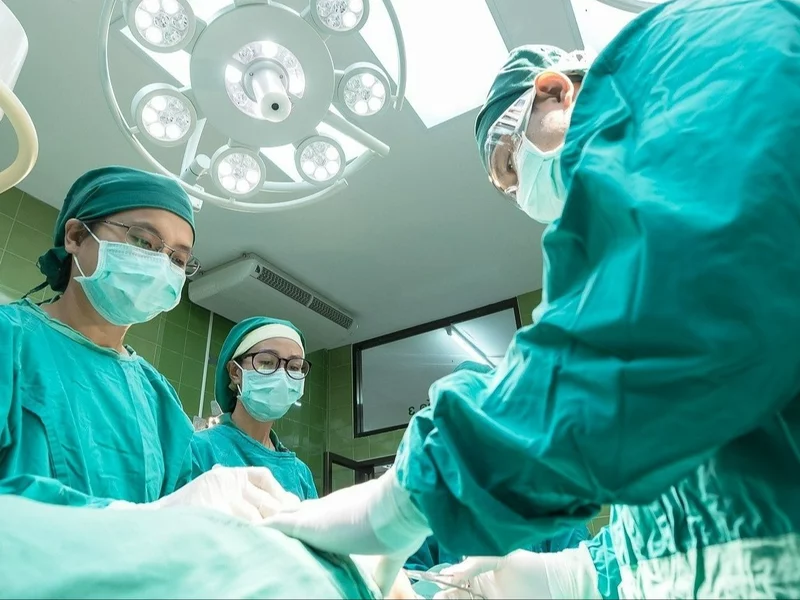 Spektakularny wyczyn polskich lekarzy. Usunęli guz niemal niemożliwy do usunięcia