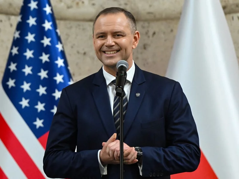 Niecodzienny moment w TVN24. Dziennikarz nagle zwrócił się do Nawrockiego