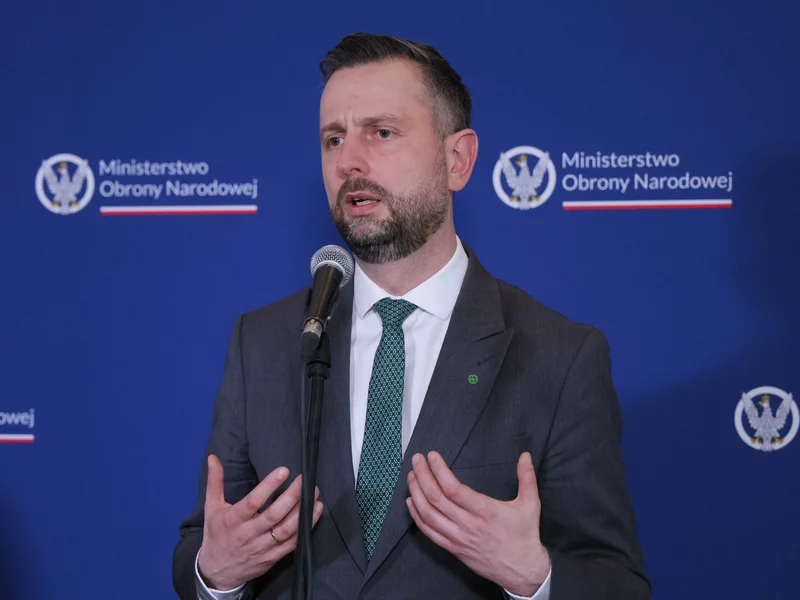 Twarda reakcja szefa MON na propozycję Nawrockiego. „Na to się nie będziemy godzić”