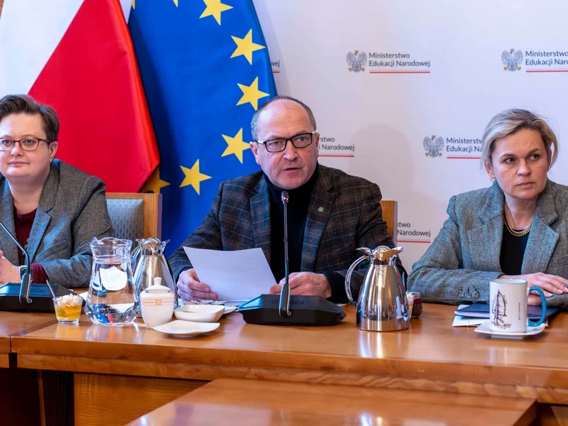 „Bardzo niebezpieczne” skutki rozporządzenia MEN. „Haniebny i absurdalny proceder”