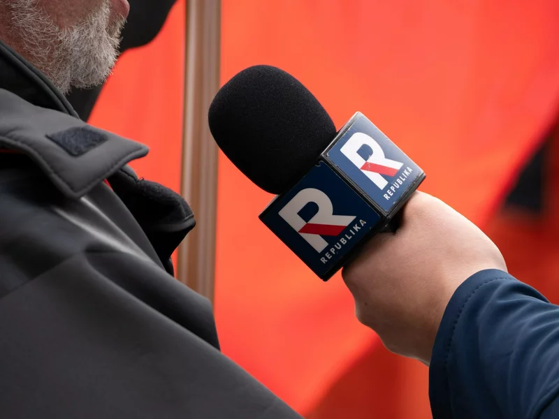 Stanowski zadrwił z TV Republika. „Nie zbieramy na wozy transmisyjne”