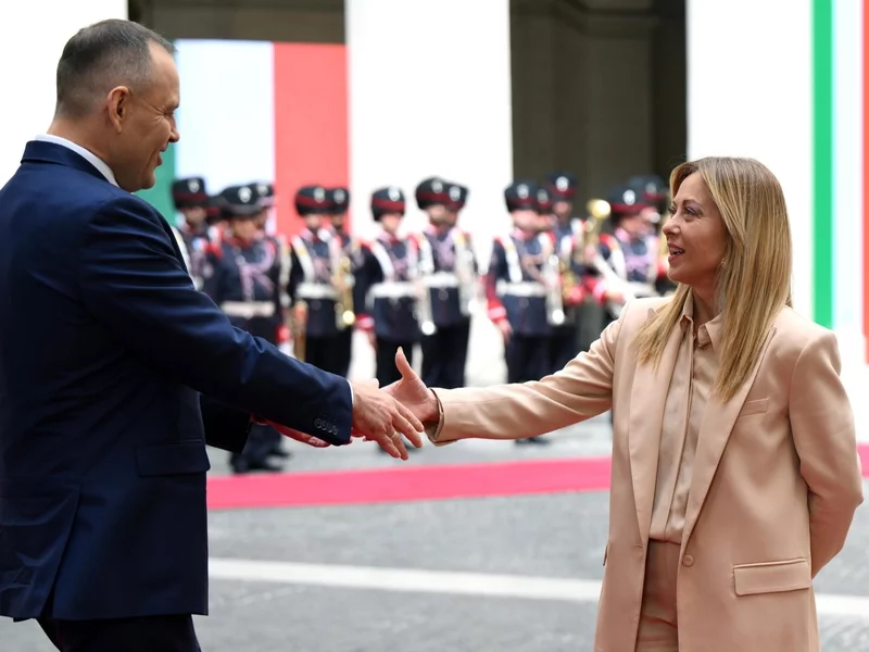 Nagranie z Nawrockim obiegło sieć. „Ta ręka to gest sztyletu”