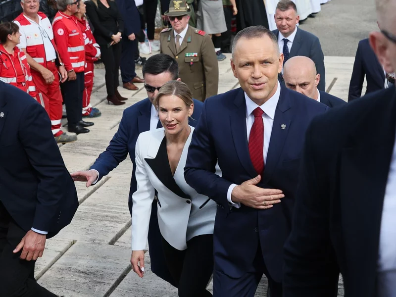 Nawroccy sfilmowani z ukrycia, chłopiec skradł show. Taką piosenkę zaśpiewał