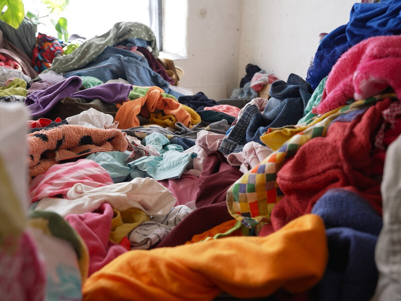 Firmy nie będą mogły niszczyć niesprzedanej odzieży. Ekspert mówi, dlaczego łatwiej było wyrzucić