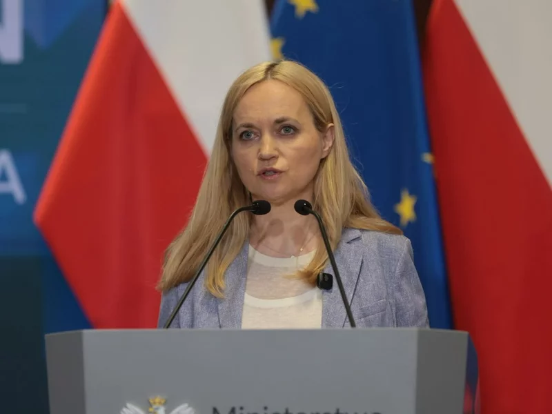 Sondaż. Prawie połowa Polaków chce dymisji minister, krytyczna zwłaszcza jedna grupa