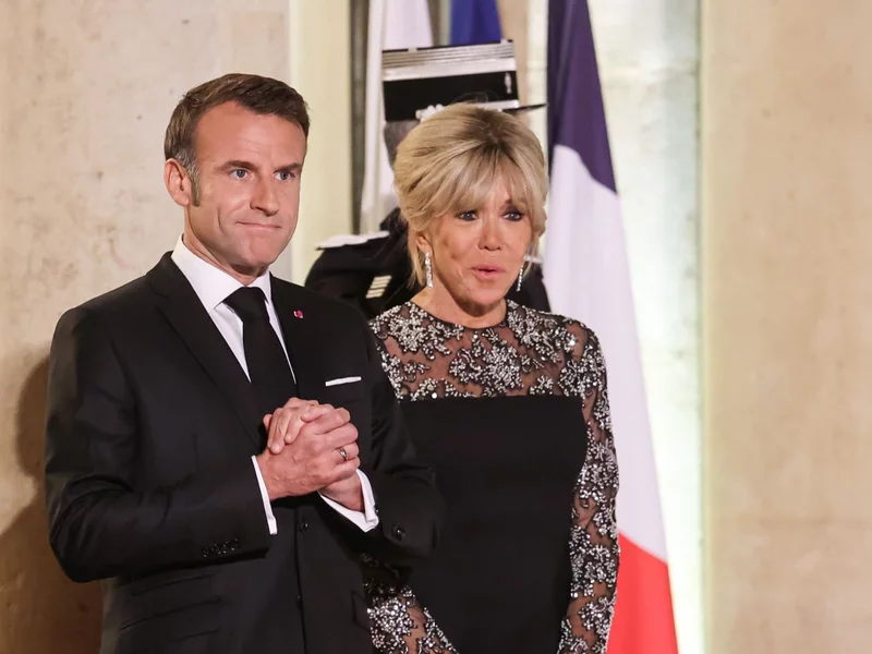 Sekrety małżeństwa Macronów. Nowa książka ujawnia kulisy „policzka”