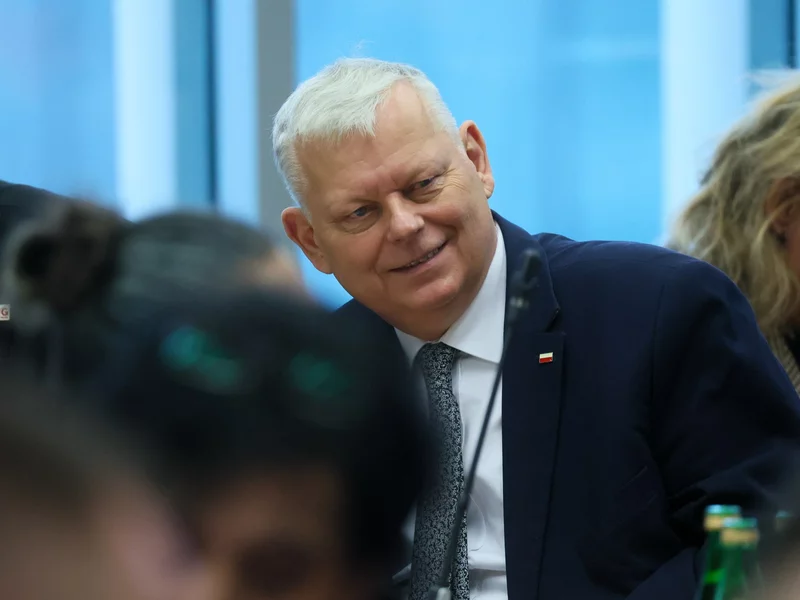 Poseł Patola i Socjal wywołał skandal na komisji. „Z debilami pracować nie można”