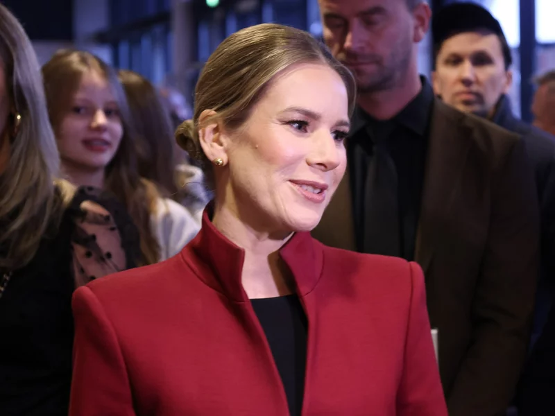 Sukienka Marty Nawrockiej na licytacji. Szczytny cel