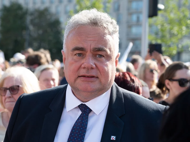 Sakiewicz pisze o „terrorystycznych alarmach”. Zadał władzom 9 pytań
