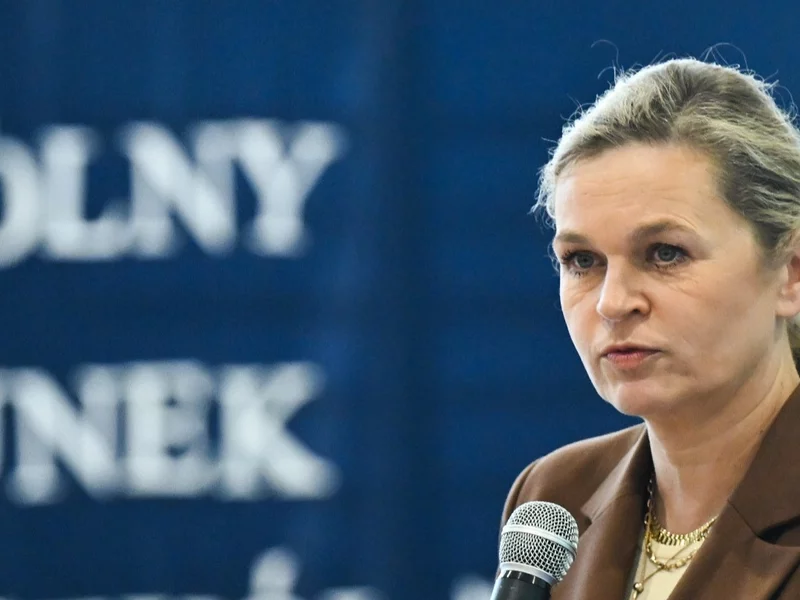 Samorządowcy masowo zamykają szkoły? Nowacka zabrała głos