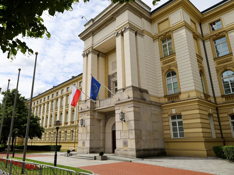 Została odwołana, bo zaszła w ciążę? Kulisy głośnej sprawy w KPRM