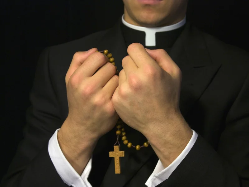 O księdzu szeptano latami, w końcu wybuchł skandal. „A niby był taki w porządku”