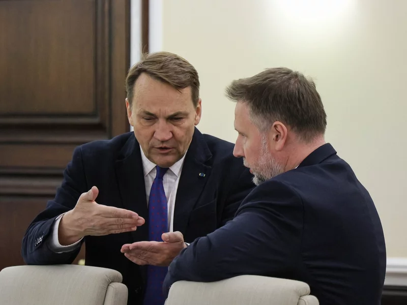 Polacy wysłali Sikorskiemu sygnał. Szef MSZ ma powód do namysłu