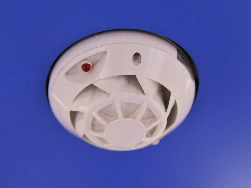 Czujniki dymu mogą nie działać? MSWiA opublikowało komunikat w głośnej sprawie