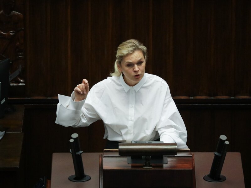 Walka o szkoły blisko domu. Szefowa MEN uderzyła w PiS