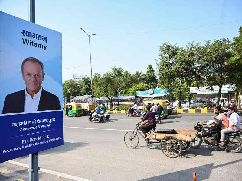Tusk powitany w Indiach jak król. Na ulicach plakaty z premierem