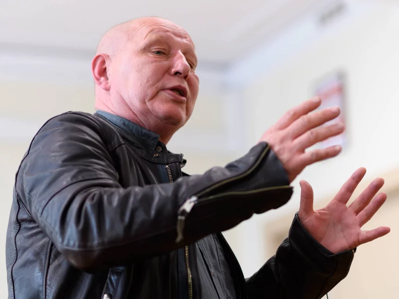 Jasnowidz ujawnił mroczną dla Polski wizję. „My w coś wdepniemy”