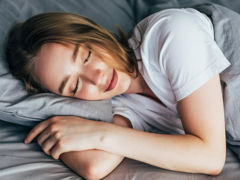 Za krótki i za długi sen może szkodzić mózgowi. Naukowcy wskazali bezpieczną granicę