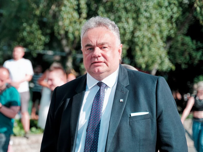 Funkcjonariusze nie wpuścili pracowników TV Republika do siedziby CBA. „Zamaskowane osiłki”