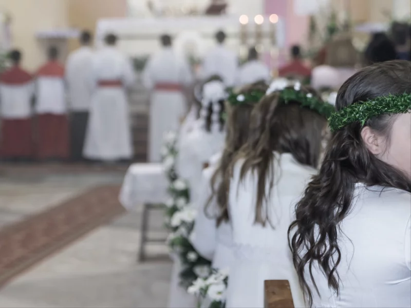 Komunia „na dwa razy”. Rodzice łapią się za głowę