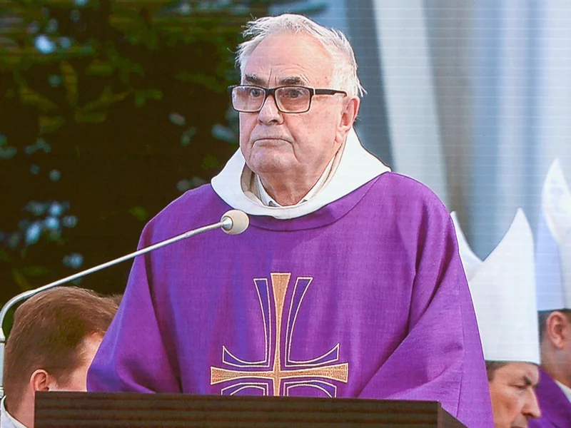 Ojciec Wiśniewski nie wytrzymał. Wskazał media, które „wciąż niszczą ludzi”