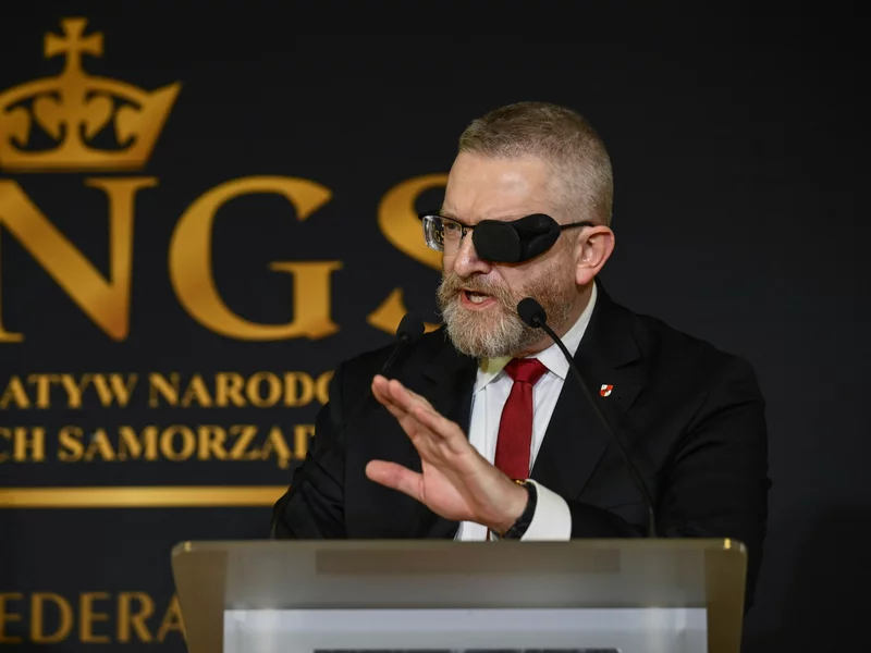 Braun i Konfederacja doprowadzą do upadku PiS? Polacy wysłali sygnał Kaczyńskiemu