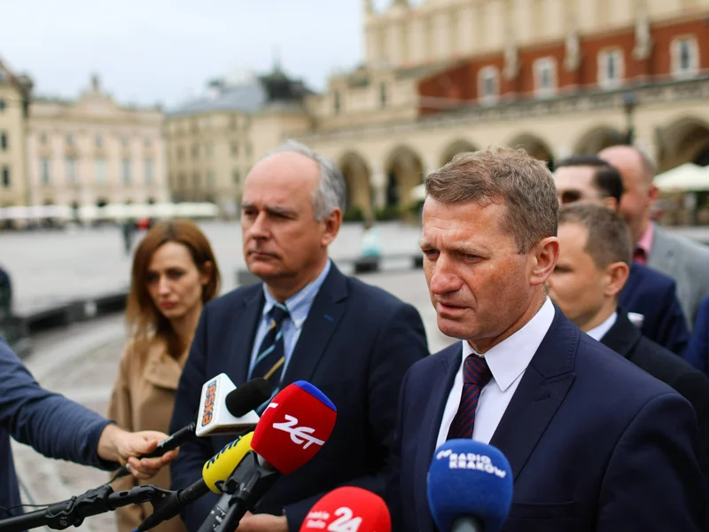 Burza po tekście o kawalerkach wiceministra Tuska. Politycy żądają dymisji