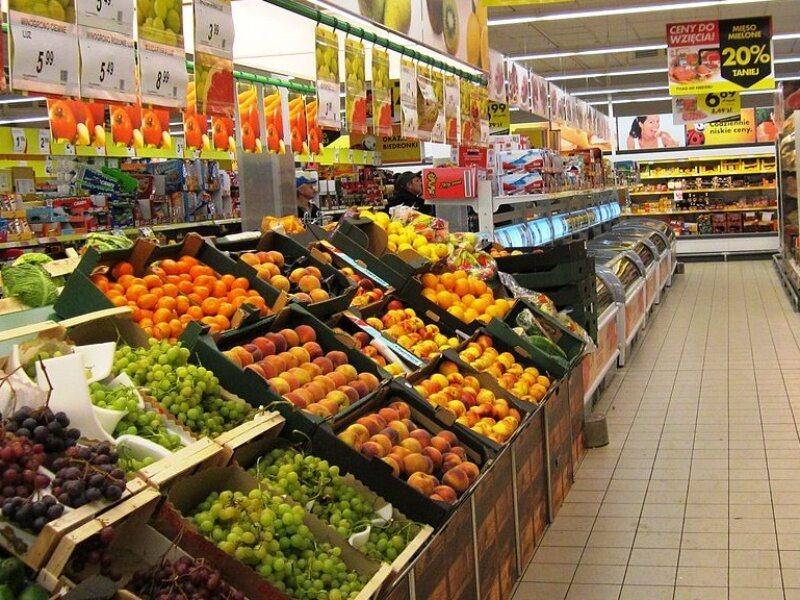 Zbadano, jak zmieniły się ceny w sieciach handlowych. „Inflacja w Polsce się rozpędziła”