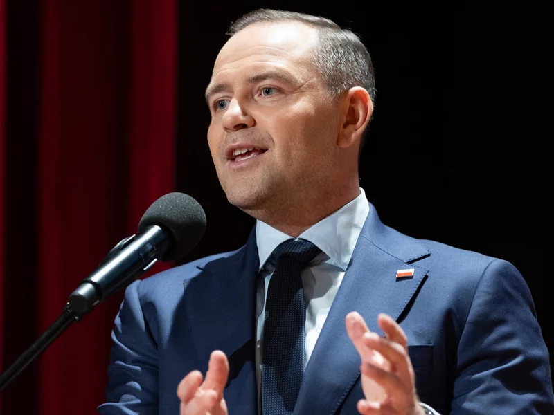 Zakulisowa wojna w PiS. Nawrocki wciągnięty w grę frakcji