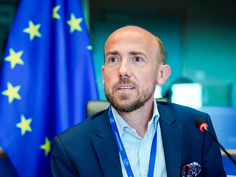 Borys Budka: Morawiecki poszedł w odstawkę. „Maślarze” żartują w PE, byśmy wzięli „harcerzy” do siebie