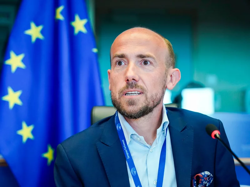 Borys Budka: Morawiecki poszedł w odstawkę. „Maślarze” żartują w PE, byśmy wzięli „harcerzy” do siebie