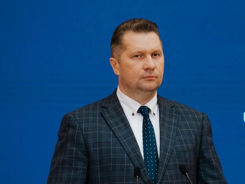 Ostra reakcja Sikorskiego na zapowiedzi Czarnka. „Nie, panie OZE-Sroze”