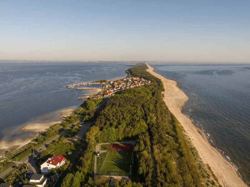 Plaża nad Bałtykiem powiększyła się 4,5 razy. Zmiany nad polskim morzem objęły też Łebę