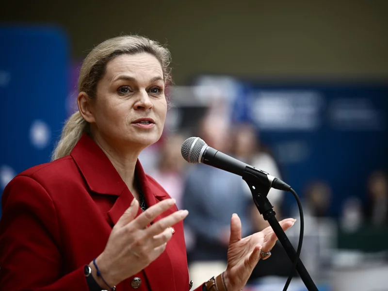 MEN wprowadzi „cyfrowy szlaban” dla dzieci? „To uważam za bezsporne”