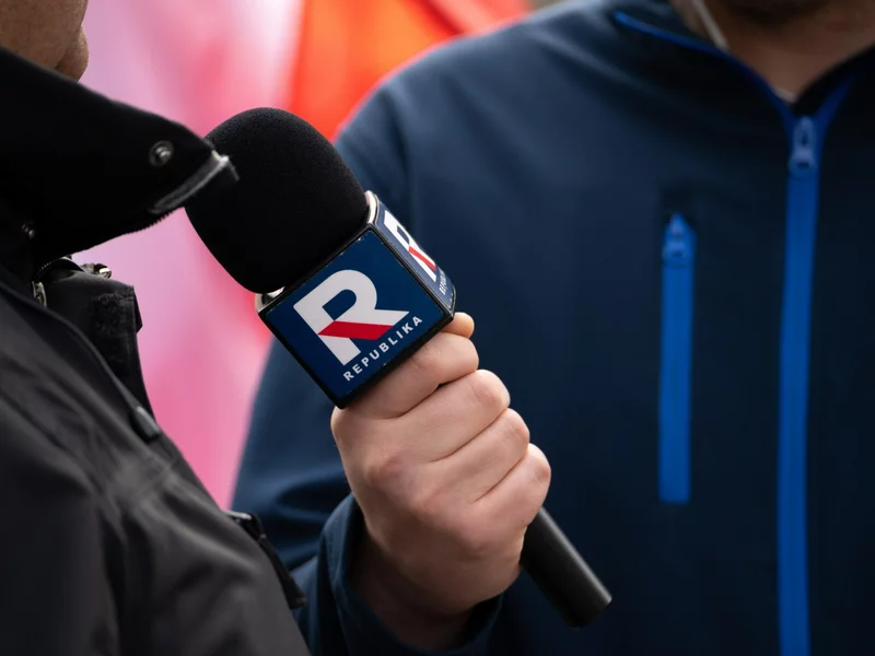 Gromy na TV Republikę, „pasek” wywołał reakcję. „Zawiadomienie do sądu”