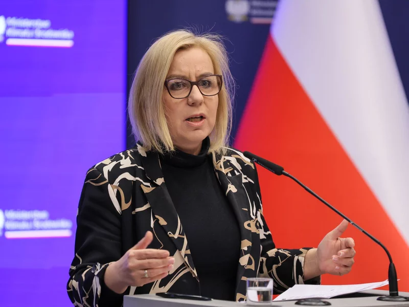 CBA wkroczyło do resortu środowiska. Hennig-Kloska tłumaczy