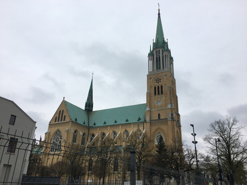 W czwartki komunia będzie udzielana inaczej? Apel kardynała Krajewskiego zaskoczył wiernych