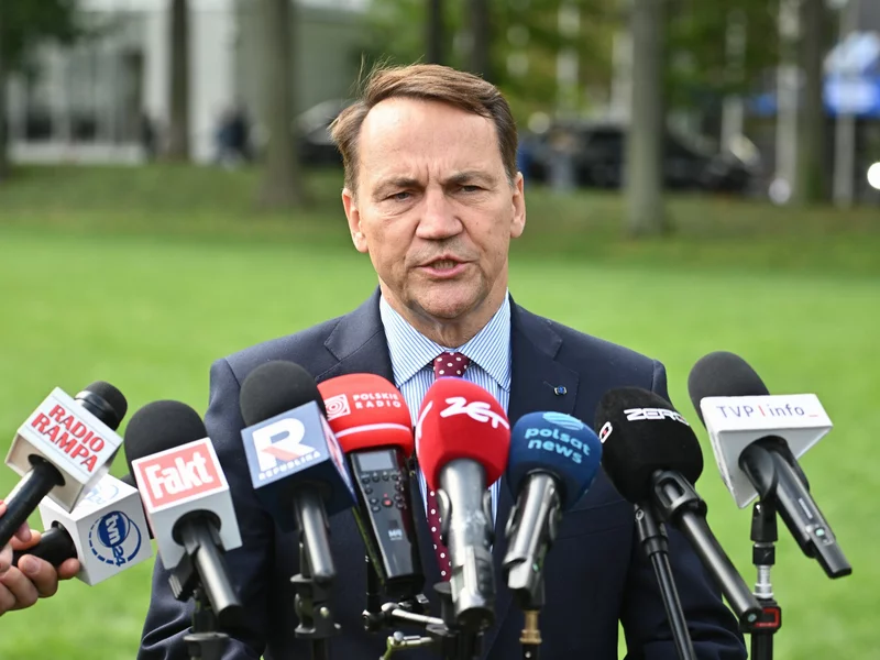 Sikorski w kolejnym zagranicznym wywiadzie. „Jeśli zaczną ginąć ludzie...”