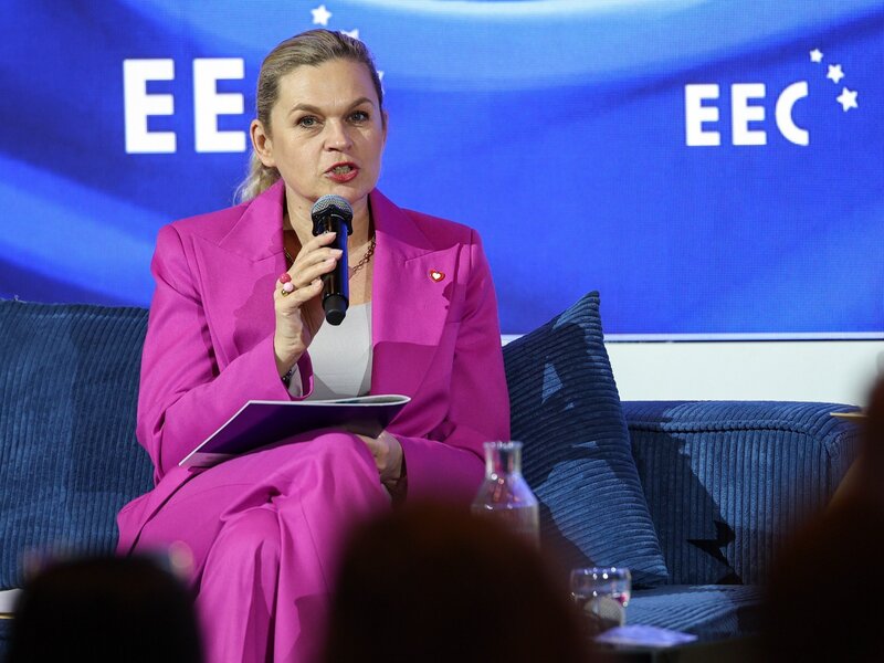 Zakaz telefonów w szkołach. Nowacka ujawniła kulisy konsultacji: „Ponad 100 stron uwag”