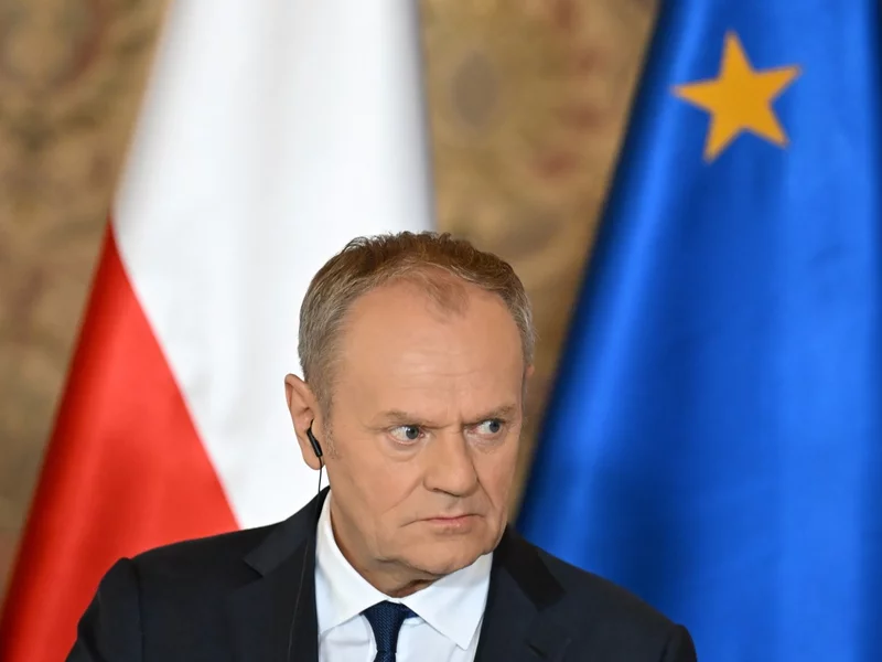 Ks. Olszewski odgraża się Tuskowi. Żąda pół miliona zł od premiera