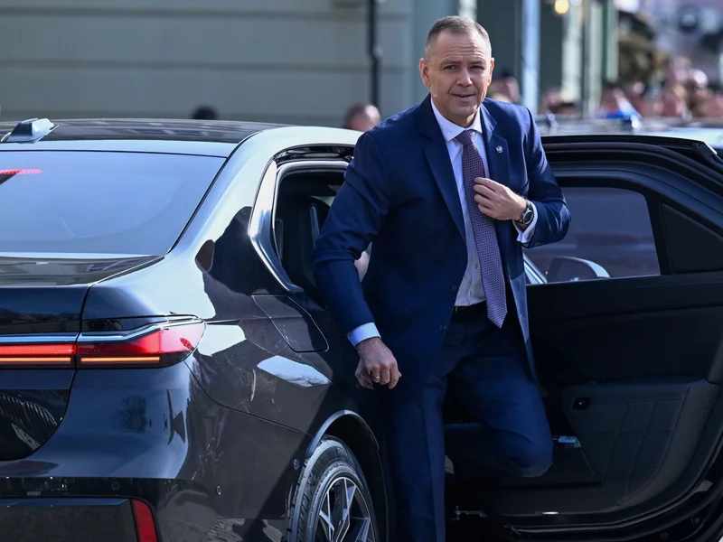 Wrze po ruchu Nawrockiego. Sikorski grzmi. „Rad bym wiedzieć”