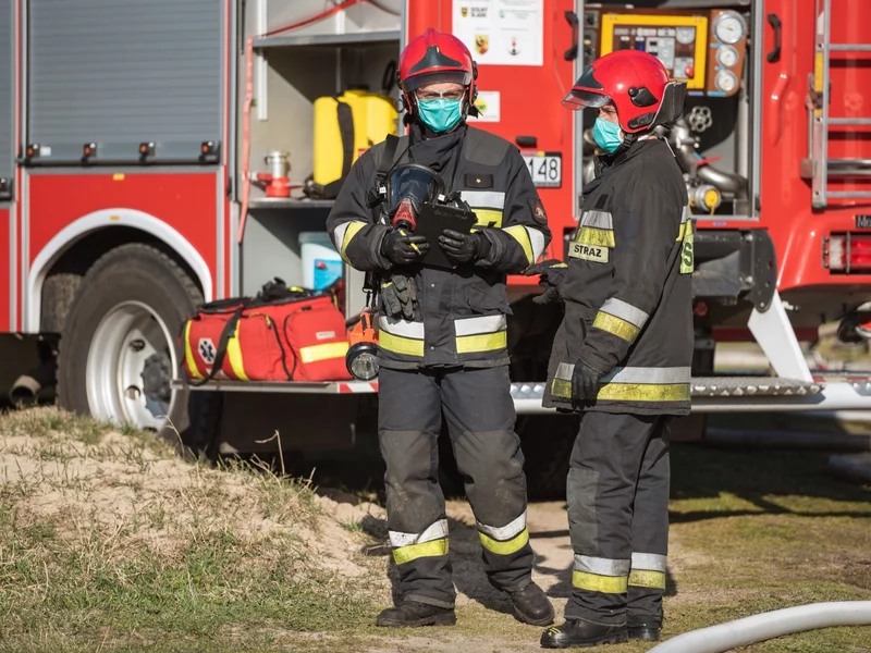 Wielki pożar na Mazowszu. Gęsty dym widać z kilku km, na miejscu jest 40 strażaków