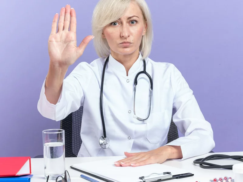 Koniec żerowania na pacjentach. Milionowe kary dla pseudomedyków