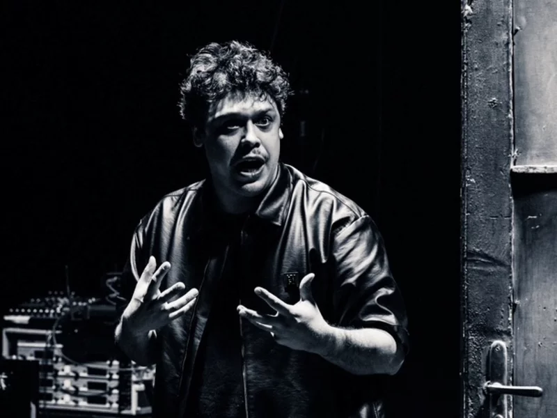 „Nie chcemy dawać prostych odpowiedzi”. Dyrektor artystyczny Jakub Skrzywanek o nowym rozdziale w Narodowym Starym Teatrze